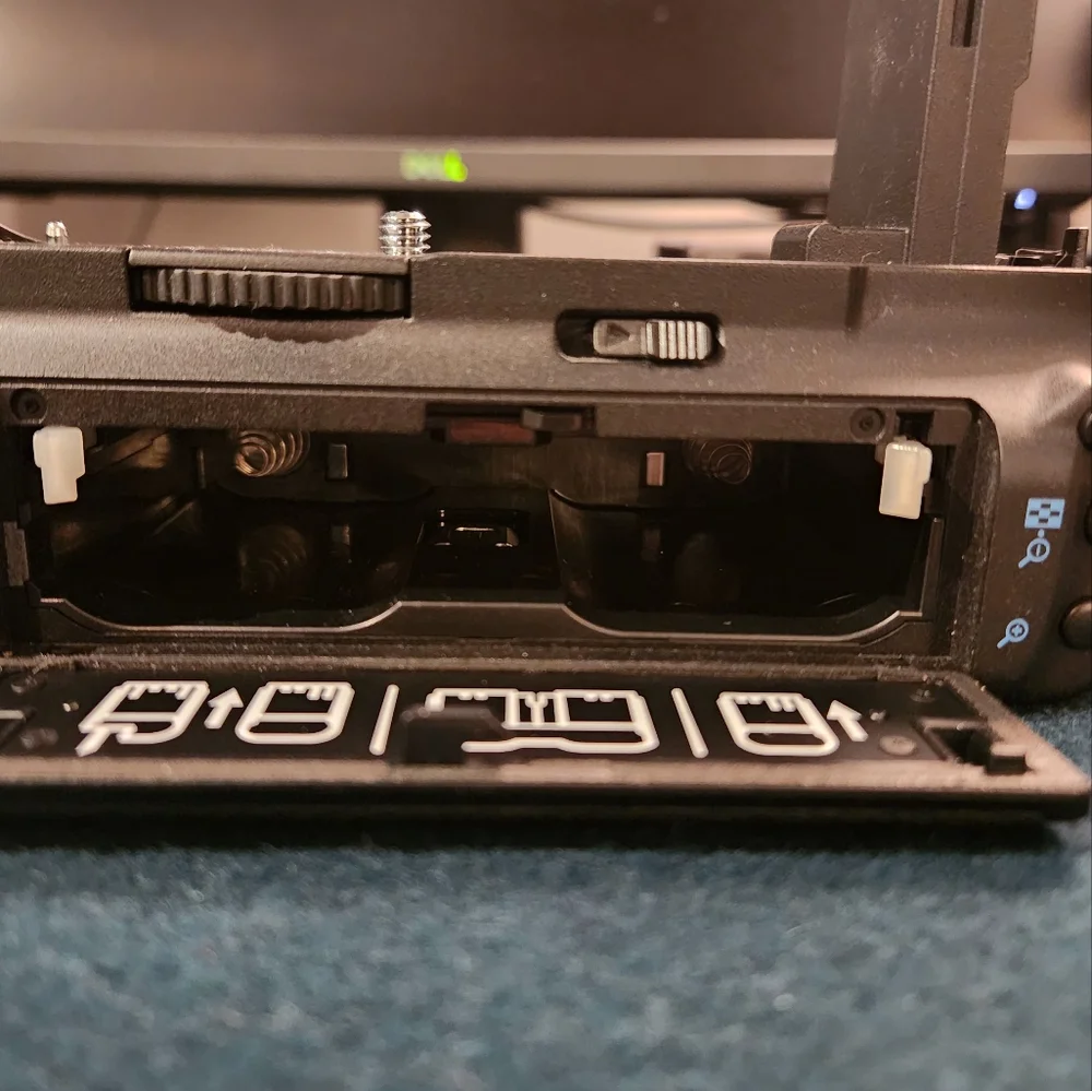 Genuine OEM Canon BG-E7 Battery Grip for Canon EOS 7D Camera